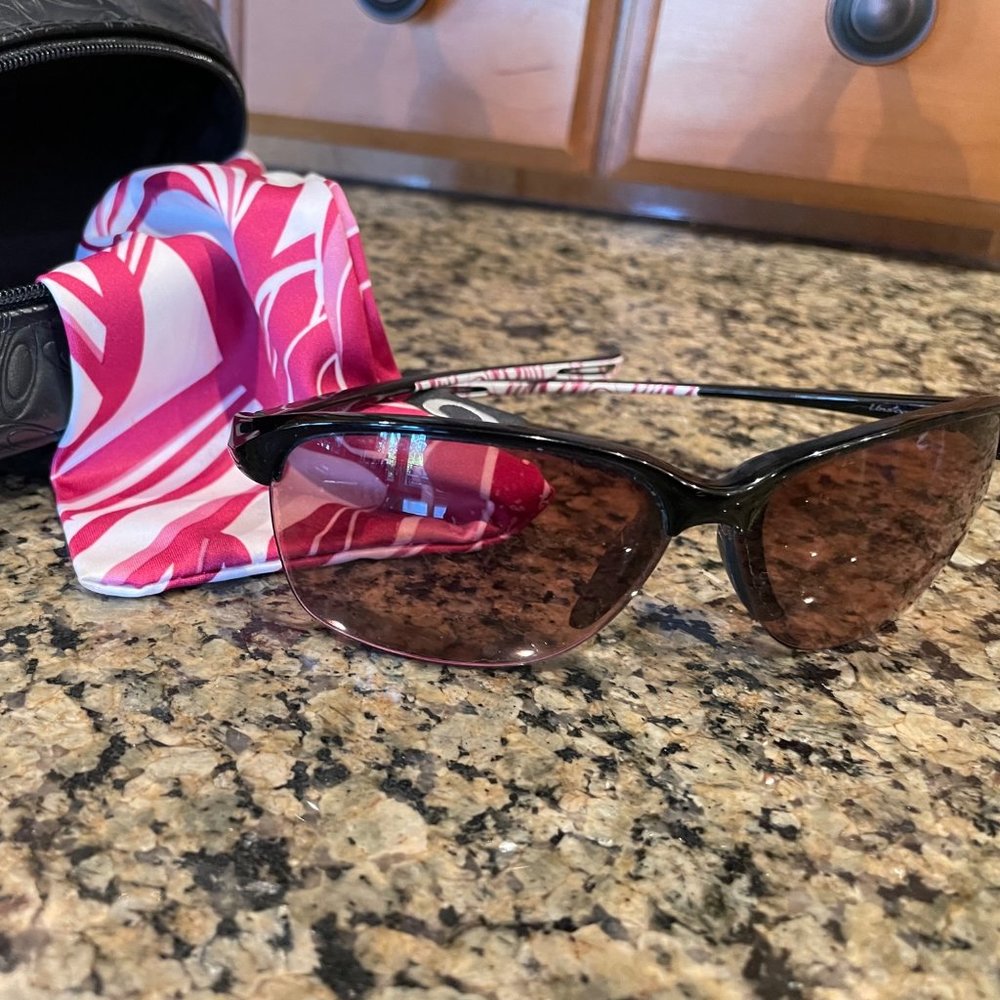 Oakley UNSTOPPABLE Breast Cancer Rose Gradient Sunglasses